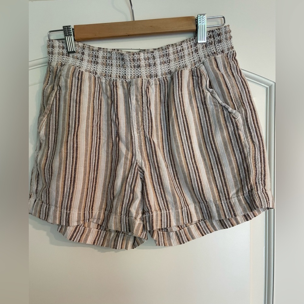 Briggs New York Neutral Striped High-Waist Smocked Shorts